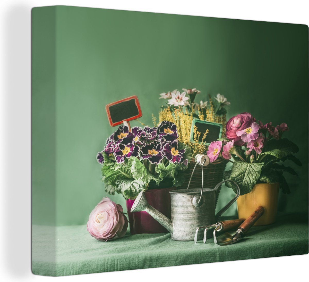 Canvas schilderij 160x120 cm - Wanddecoratie Tuinieren - Gieter - Bloemen - Muurdecoratie 