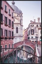 JUNIQE - Poster met kunststof lijst Bridge Over Water -13x18 /Roze