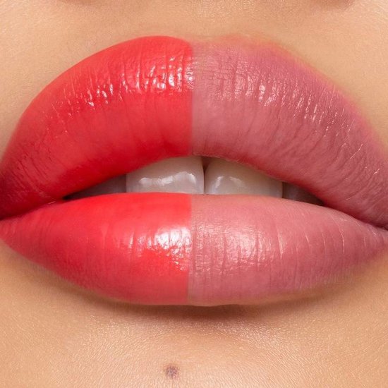 L'Oréal Paris Glow Paradise Balm-In-Lipstick - Verzorgende Lippenstift met Glanzende Finish met Granaatappelextract en Squalaan - 906 Blush Fantasy - Roze - 3.8gr - L’Oréal Paris