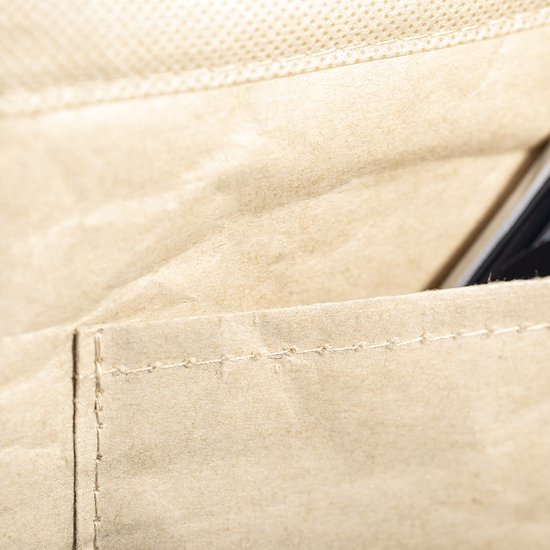 Detail van de beige stof en stiksels van een buitenvak op een koeltas.