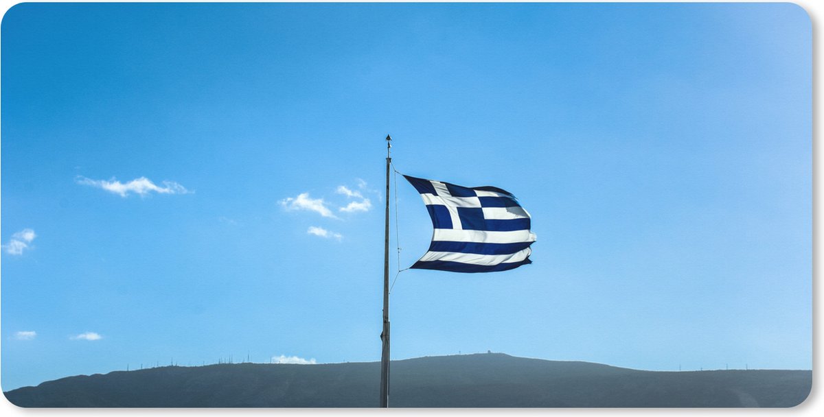 Muismat XXL 120x60 cm - Bureau onderlegger - Bureau mat Griekse nationale vlag die tegen blauwe hemel in Athene wappert - Bureaumat - Gaming mousepad xl - Bureaulegger groot - Computer deskmat