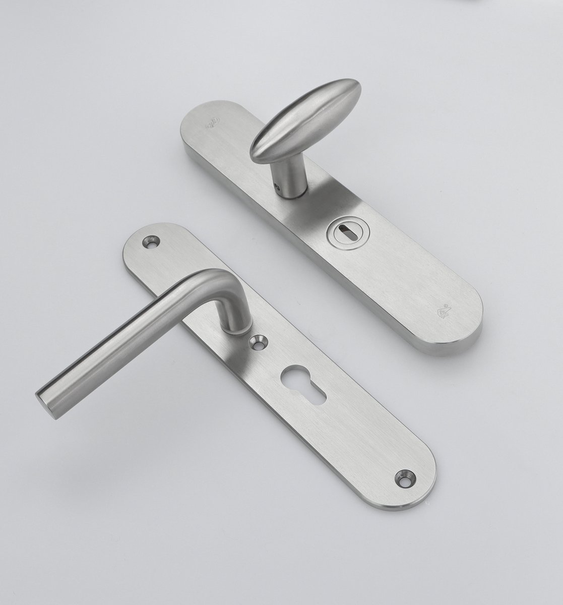 MASSIEF RVS Tzunali Deurbeslag. Model MINHO SKG*** BREED T=15/5 VKTB (kerntrek) PC55 BUITEN KNOP OVIDIO; BINNEN KRUK PORTO