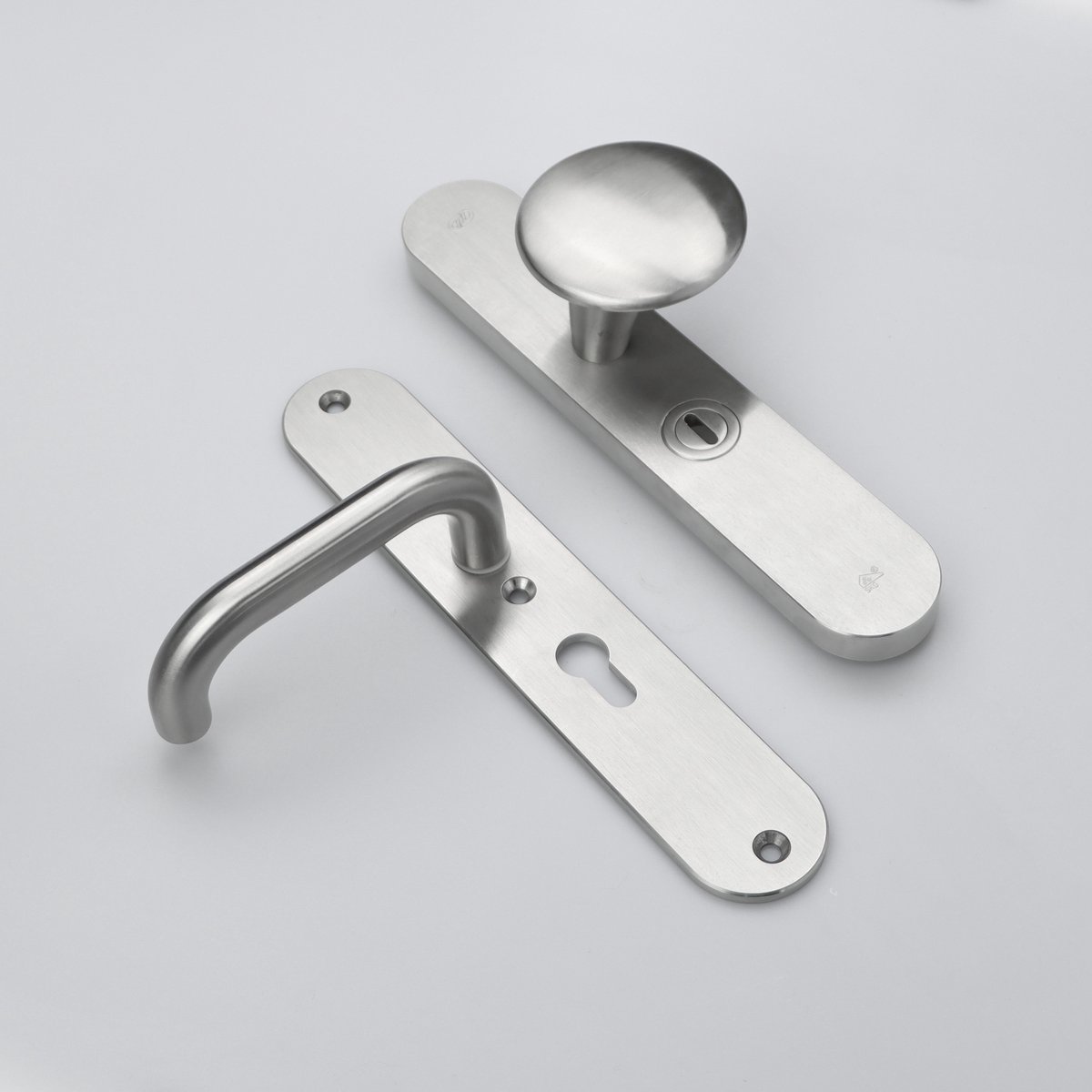 MASSIEF RVS Tzunali Deurbeslag. Model MINHO SKG*** BREED T=15/5 VKTB (kerntrek) PC55  BUITEN KNOP GUARDA; BINNEN KRUK VIGO