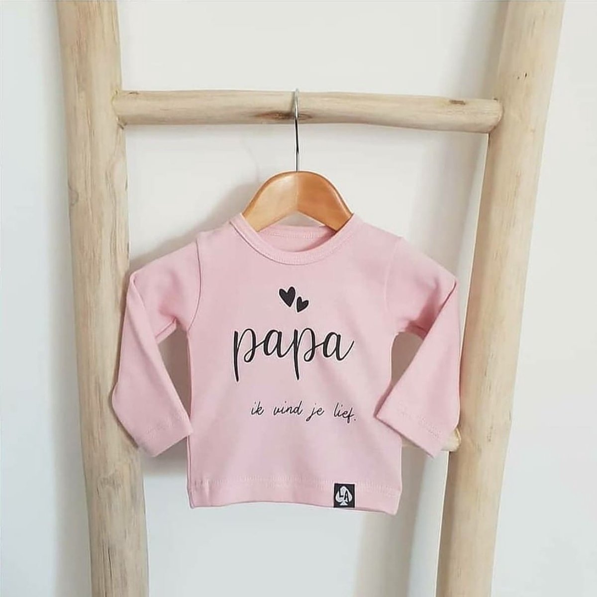 Little Ace - Baby Shirt- 100% Biologisch Katoen - Papa Ik Vind Je Lief - Maat 74/80 - Roze - Baby Kleding Meisje - Cadeautje voor (Aanstaande) Vaders - Kraamcadeau
