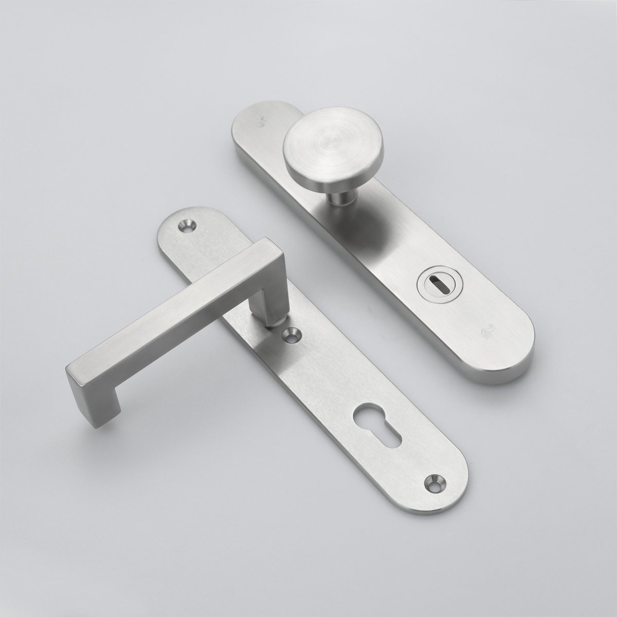 MASSIEF RVS Tzunali Deurbeslag. Model MINHO SKG*** BREED T=15/5 VKTB (kerntrek) PC92 BUITEN KNOP TORRES C; BINNEN KRUK LEIRIA