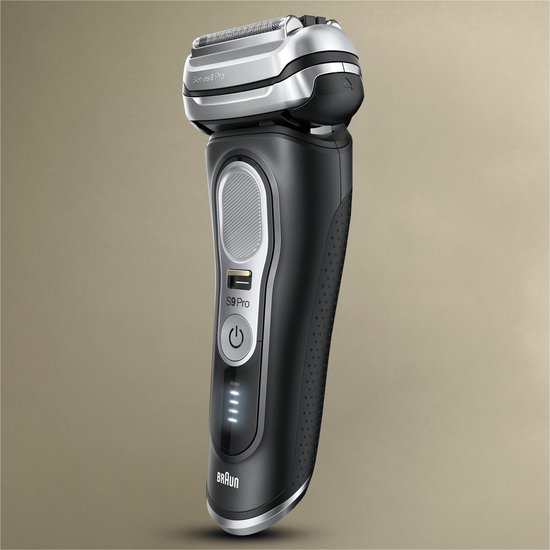 Braun Series 9 Pro scheerapparaat in het zwart, met zilveren scheerkop, "S9 Pro" en batterij-indicatoren.