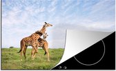 KitchenYeah® Inductie beschermer 81x52 cm - Twee giraffen op de savannes van het Nationaal park Serengeti in Afrika - Kookplaataccessoires - Afdekplaat voor kookplaat - Inductiebeschermer - Inductiemat - Inductieplaat mat