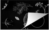 KitchenYeah® Inductie beschermer 80.2x52.2 cm - Specerijen en kruiden op zwarte achtergrond - zwart wit - Kookplaataccessoires - Afdekplaat voor kookplaat - Inductiebeschermer - Inductiemat - Inductieplaat mat