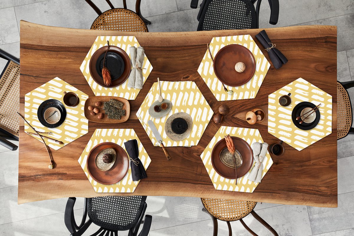 Placemats hexagon - Onderleggers placemats - Placemat zeshoek - Geel - Design - Wit - 10 stuks