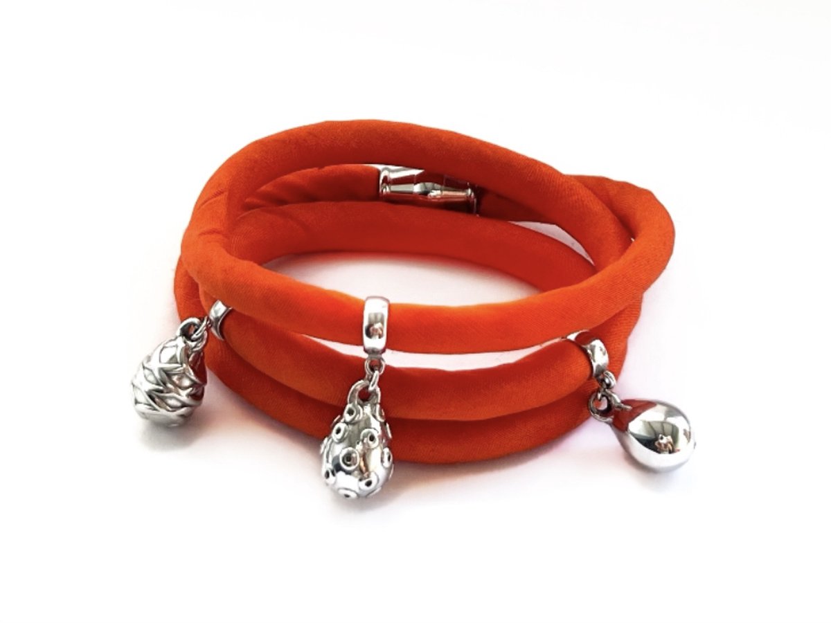 Nieuw! Jolla - dames armband zilver - zijde - magneetsluiting - bedels - Silk Wrap - Oranje
