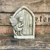 Betonnen tuinbeeld - muurornament engel aan deur