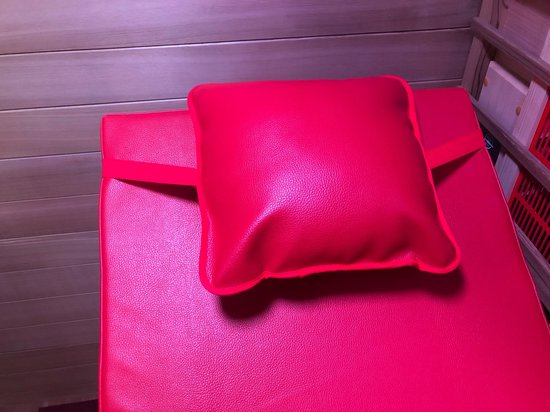 Foto: Saunakussen hoofdkussen infraroodsauna vierkant zacht rood comfortabel