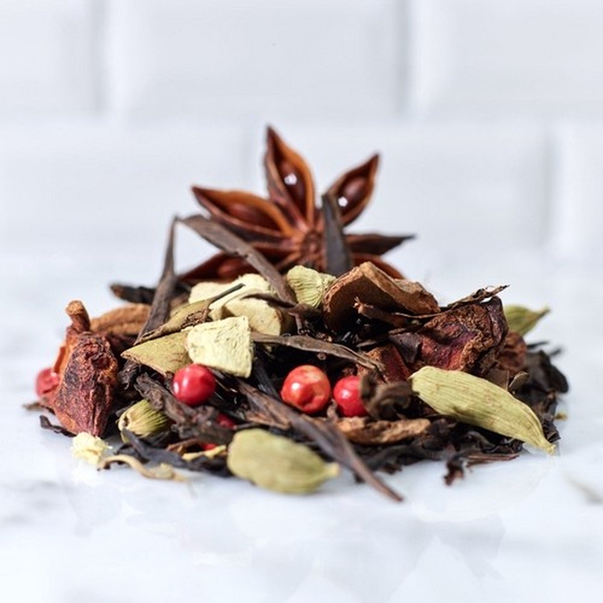Black Chai – Zwarte Thee | Zwarte Sencha, Zwarte Peper, Steranijs, Rode Peper, Cacao, Zoethout, Vanille, Cardamom | 100g Losse Thee