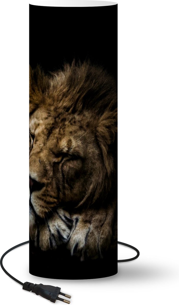 Lamp - Nachtlampje - Tafellamp slaapkamer - Leeuw - Boom - Bruin - 70 cm hoog - Ø22.3 cm - Inclusief LED lamp