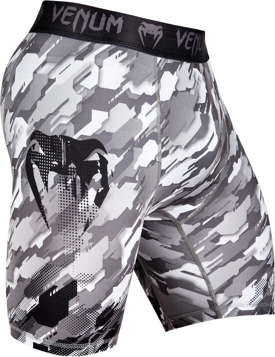 Zijkant van de compressiebroek met VENUM logo in camouflagepatroon.