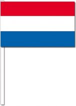 50 Nederlandse zwaaivlaggetjes 12 x 24 cm