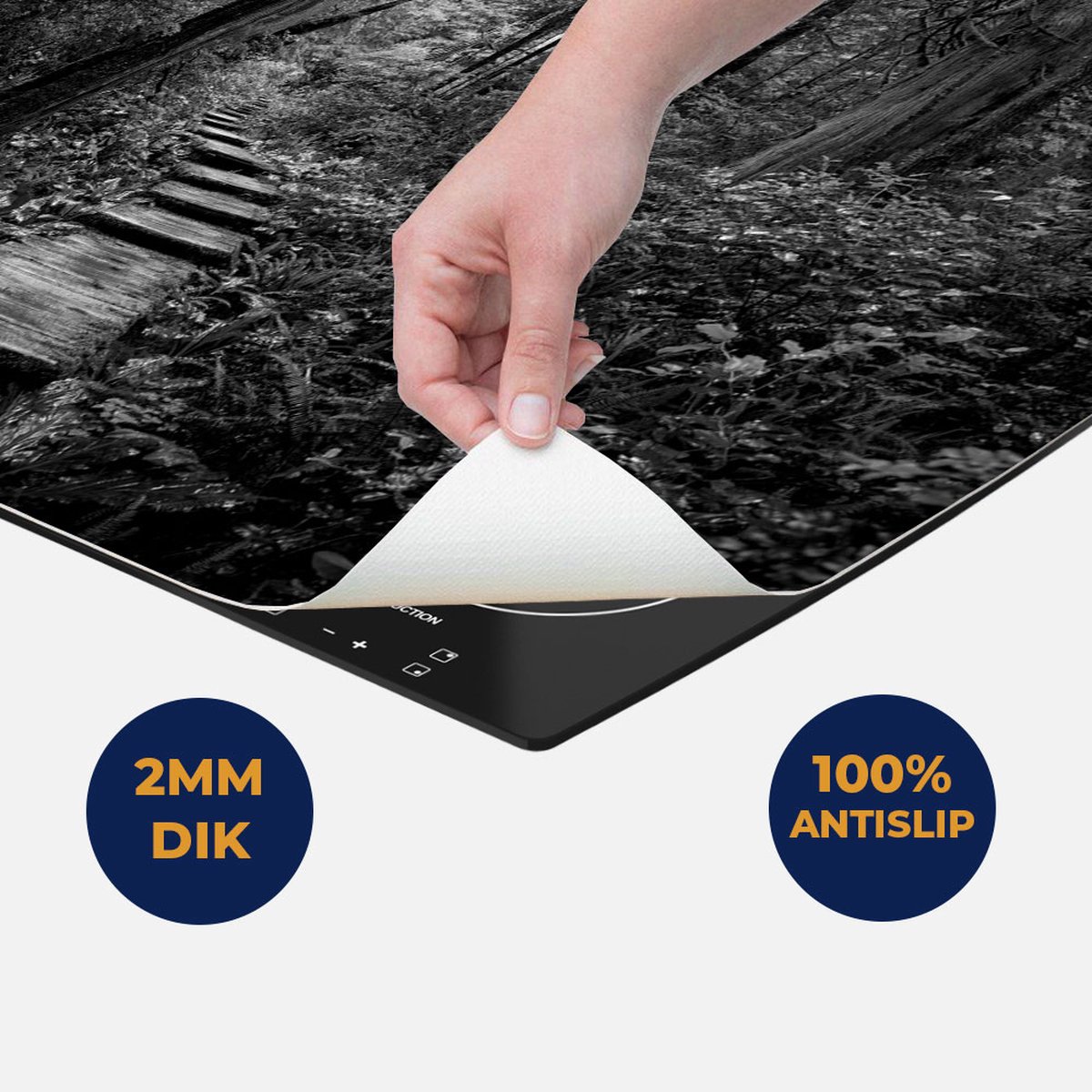 Chefcare Inductie Beschermer Voetpad in het Bos met Groene Planten - Zwart Wit - 81,2x52 cm - Afdekplaat Inductie - Kookplaat Beschermer - Inductie Mat