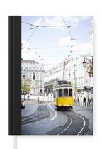 Notitieboek - Schrijfboek - Een gele tram met een kabelbaan rijdt door Lissabon - Notitieboekje klein - A5 formaat - Schrijfblok
