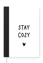 Notitieboek - Schrijfboek - Engelse quote "Stay cozy" met een hartje op een witte achtergrond - Notitieboekje klein - A5 formaat - Schrijfblok