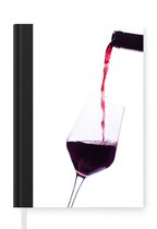 Notitieboek - Schrijfboek - Fles wijn wat rode wijn in het glas schenkt - Notitieboekje klein - A5 formaat - Schrijfblok