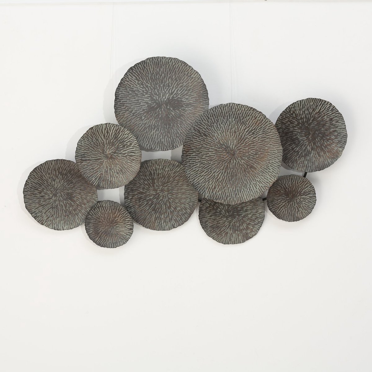 Wanddecoratie Shakira - Metalen Schalen - Grijs met Goud - 73x114cm