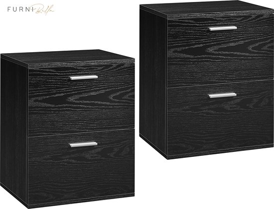 Twee zwarte nachtkastjes met houten textuur, elk met twee laden en zilveren handgrepen.