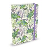 Gesloten notitieboek met een print van zeeschildpadden, koraal en zeewier. Paarse elastische band.