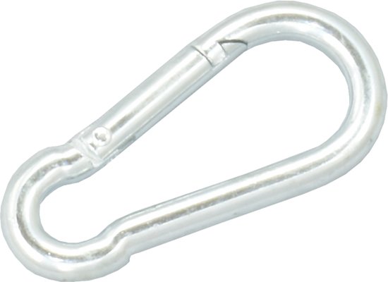 Zilverkleurig karabijnhaakje met veersluiting op witte achtergrond.