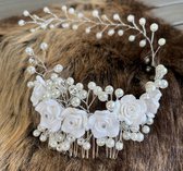 haarband -haaraccessoires-moderne haarkam met bloemetjes-ivoorkleurige parels-zilverkleurige steentjes-bloemenkroon-handgemaakt-bruiloft-bruidsmeid-bruidsmeisje-communie -lentefeest-fotoshoot-verjaardag