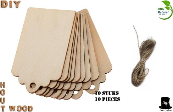 Stapel van 10 houten cadeaulabels met afgeronde bovenhoeken, naast een bundel jute koord.