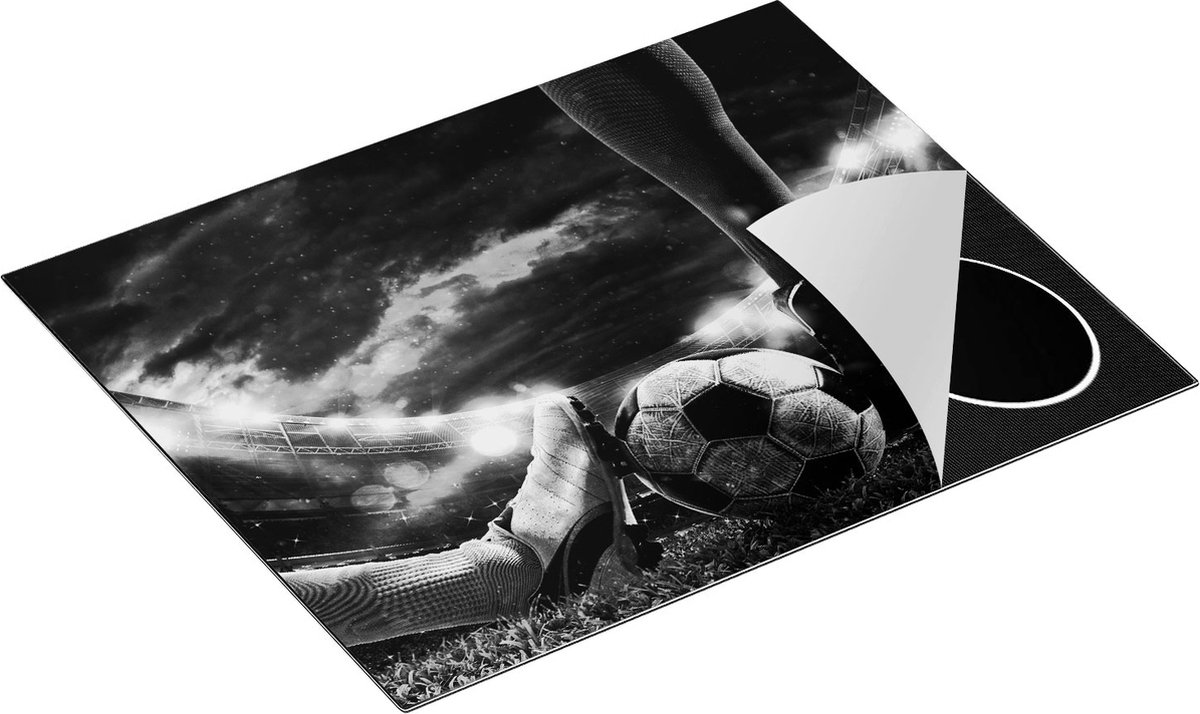 Chefcare Inductie Beschermer Voetbal Sliding op de Bal in het Stadion - Zwart Wit - 65x52 cm - Afdekplaat Inductie - Kookplaat Beschermer - Inductie Mat