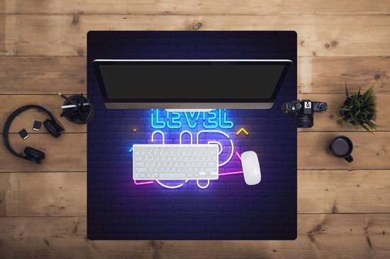 Muismat XXL 80x80 cm - Bureau onderlegger - Bureau mat Gaming - Neon - Level Up - Quotes - Gamen - Bureaumat - Gaming mousepad xl - Bureaulegger groot - Computer deskmat - Geschikt voor Gaming Muis en Gaming PC set