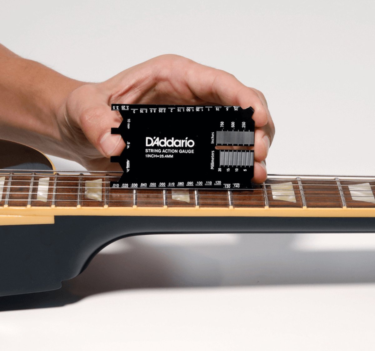 Fender Deluxe Guitar Maintenance - Set de nettoyage avec médiator