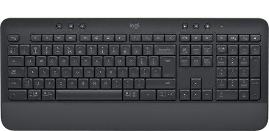 Een zwart Logitech toetsenbord met uitgebreid toetsenbordlay-out, op witte achtergrond.