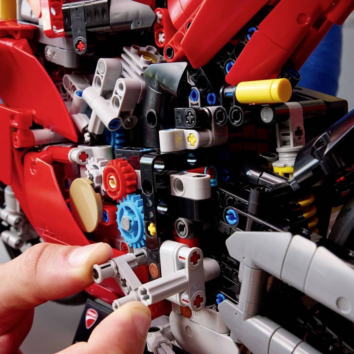 LEGO Technic - Ducati Panigale V4 S motor - 42202 — afbeelding 9