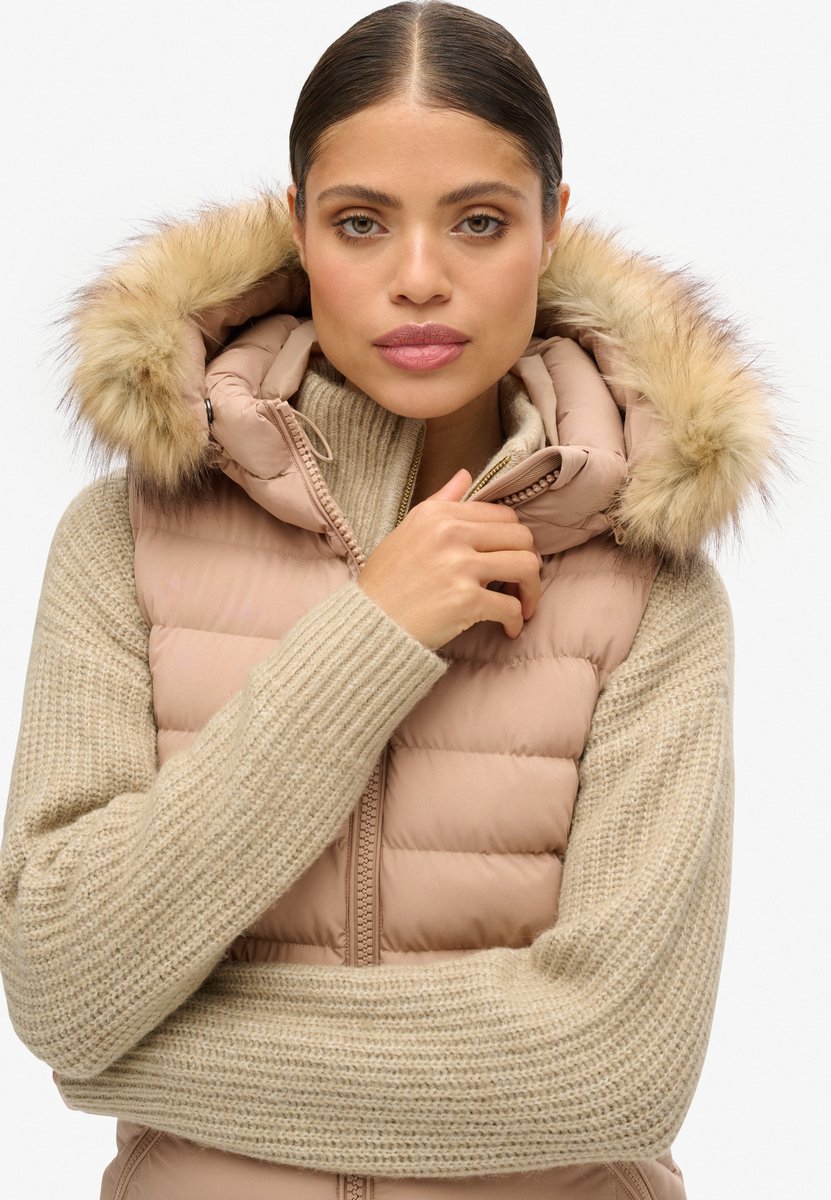 Superdry Fuji bodywarmer van imitatiebont met capuchon Dames Gilets Winter Taupe