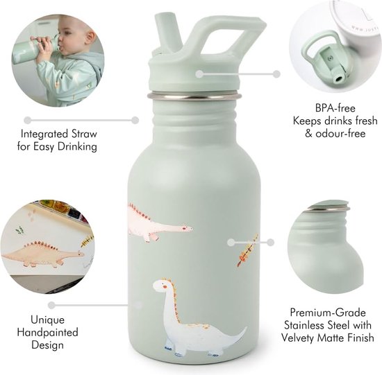 Lichtgroene drinkfles met rietje, handvat en dinosaurusprint. Afmetingen: 19.5cm hoog, 7cm breed.