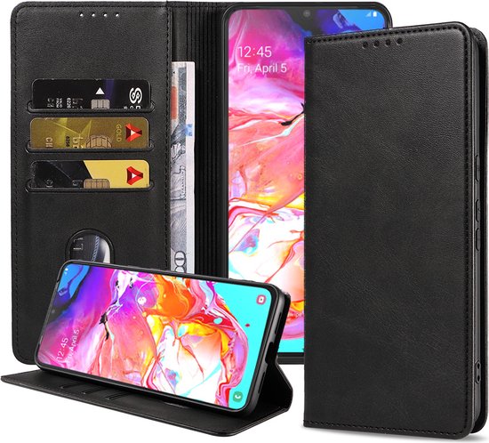 Zwarte kunstleren book case met pashouders, een Samsung Galaxy A70 staand en gesloten.