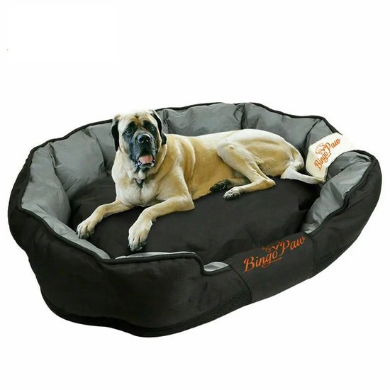 Grand chien Mastiff allongé dans un lit pour chien noir et gris avec logo orange 'BingoPaw'.