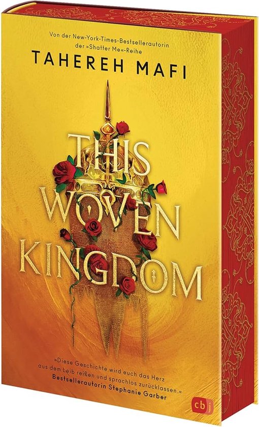 Boekomslag van 'This Woven Kingdom' door Tahereh Mafi, met gouden en rode tinten en een kroon met rozen.