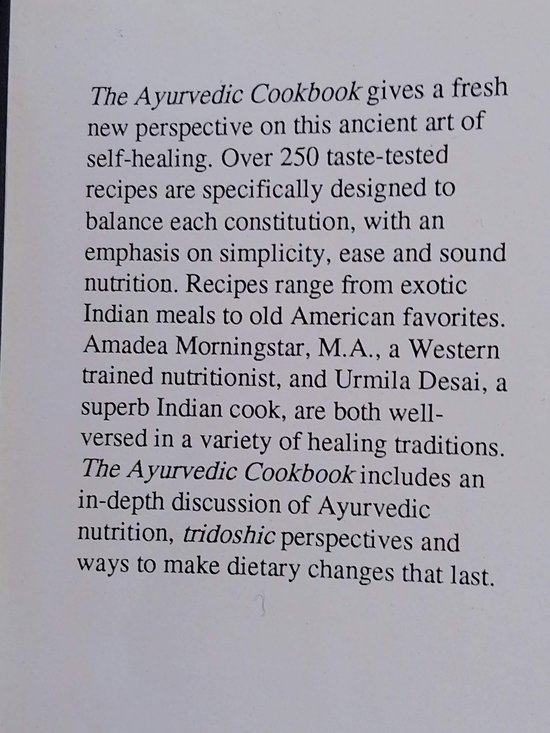 De Ayurvedische Kookboek geeft een frisse nieuwe kijk op deze oude kunst van zelfgenezing.