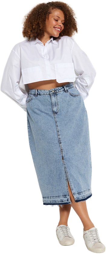 Jupe en jean bleu trapèze taille haute Trendyol avec fente sur le devant TBBSS23AZ00054