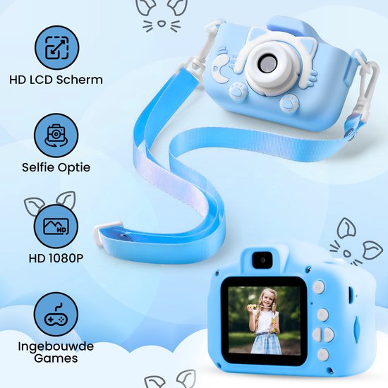 Lichtblauwe kindercamera met bandje, zoomfunctie en een ingebouwde game-optie. Toont twee camera's, één met een kind dat bubbels blaast.