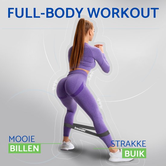 Een vrouw in paarse sportkleding doet een oefening met een grijze weerstandsband om haar dijen. 'Full-body workout'.