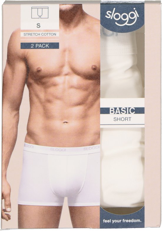 Verpakking met 2 witte Sloggi Basic Short boxershorts, van stretchkatoen, gedragen door een man.