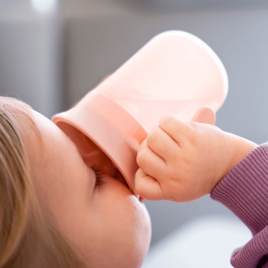 Mabebi - Magic oefenbeker - Trainingsbeker voor baby en kind - Oefenbeker met deksel - 360° Drinkbeker - Drinkbeker met handvaten - Roze Premium van Mabebi — afbeelding 4