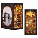 Diorama's in boekvorm: een filmstudio en een boekenkast met brug van Londen illustratie.
