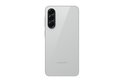 Zilverkleurige Samsung Galaxy A56 5G met drie camera's.