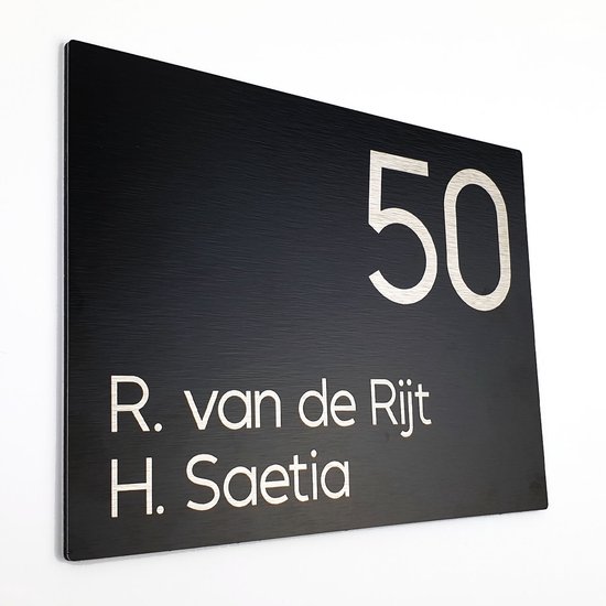 Plaque de porte d'entrée, Look acier inoxydable noir, gravée - 20 x 15 cm - Personnalisable - Aspect Luxe - Avec ou sans numéro de maison - Résistante aux intempéries