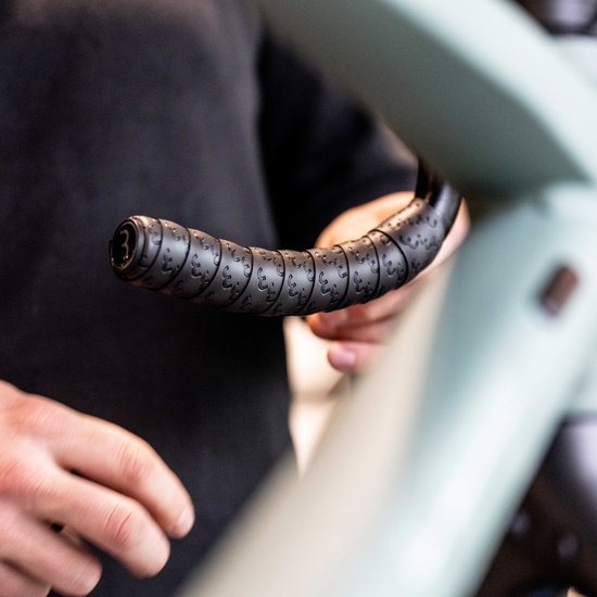 BBB Cycling Stuurlint Racefiets - Maximale Grip - Zelfklevend Stuurlint - Lengte: 200cm - Dikte: 2.5mm - Incl. Stuurdoppen - Zwart -UltraRibbon BHT-15 van BBB Cycling — afbeelding 3